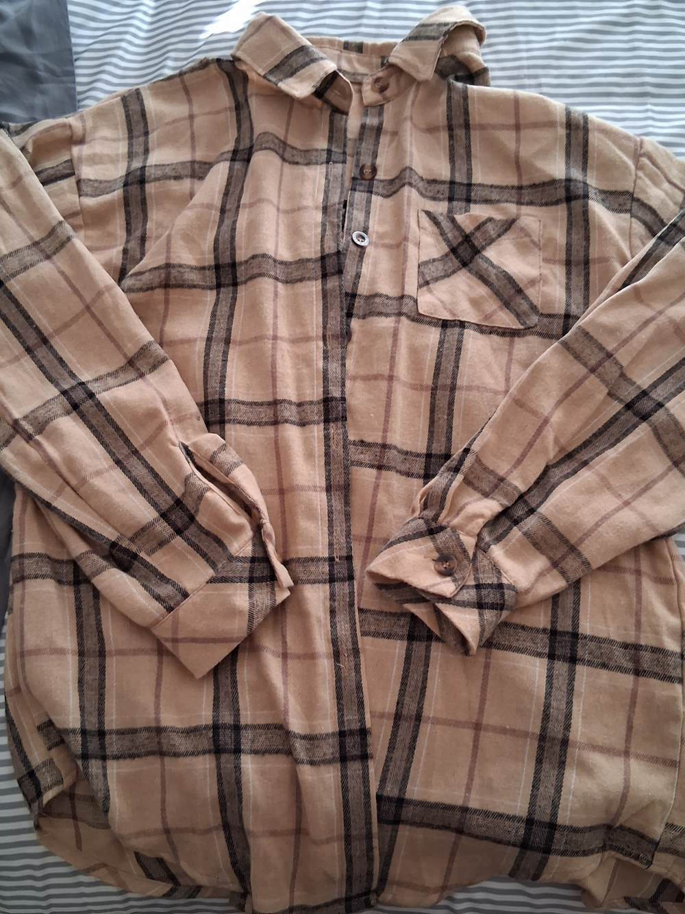 WoMen's Tan Plaid Button-Up Shirt Jacket